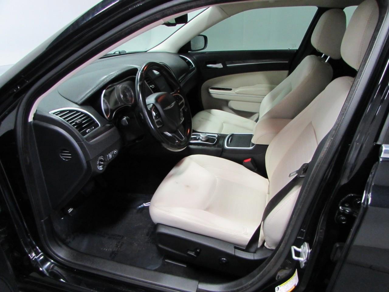 Used 2020 Chrysler 300 Touring image 13