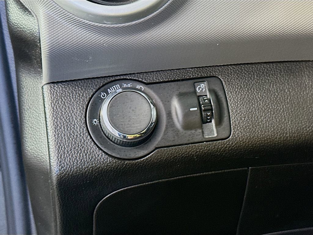 Used 2019 Chevrolet Sonic Premier FWD image 10