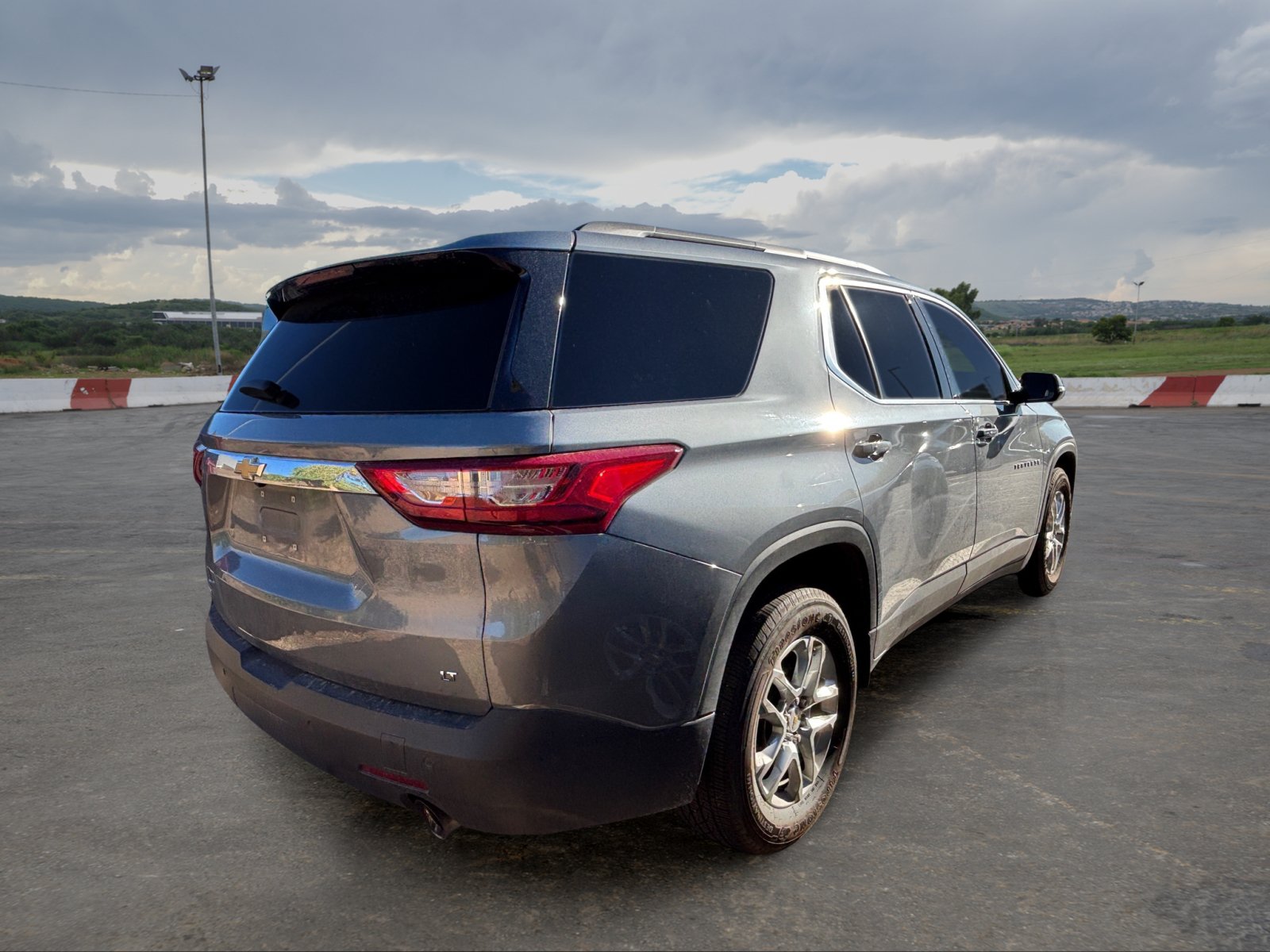 Used 2019 Chevrolet Traverse LT FWD image 3