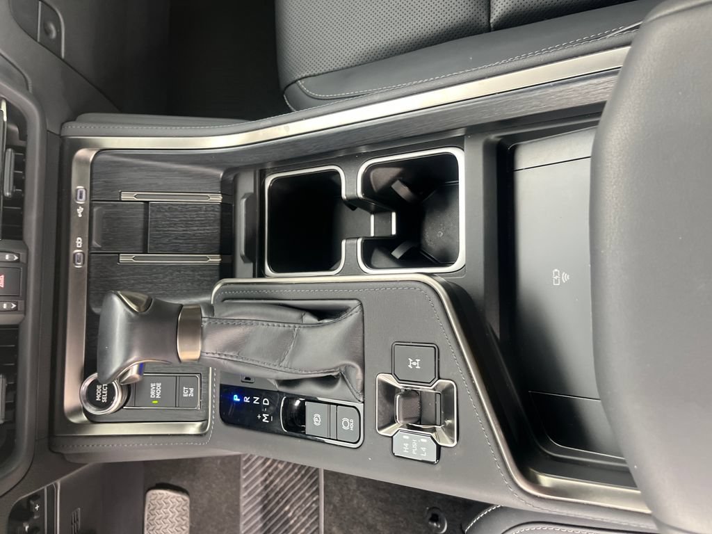 Used 2024 Lexus GX 550 w/ Accessory Package (2T) AWD/4WD image 26