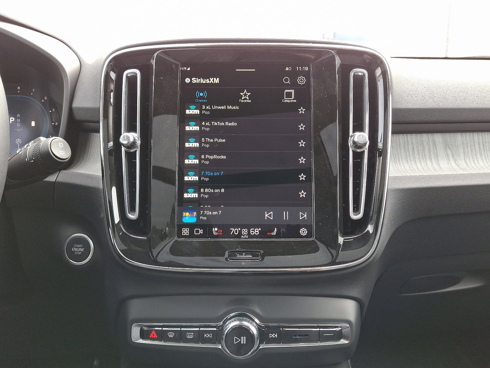 Used 2025 Volvo XC40 B5 Ultra w/ Climate Package image 13