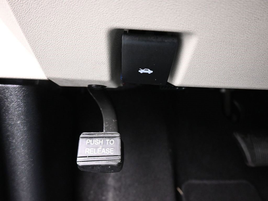 Used 2016 Dodge Grand Caravan SE image 25