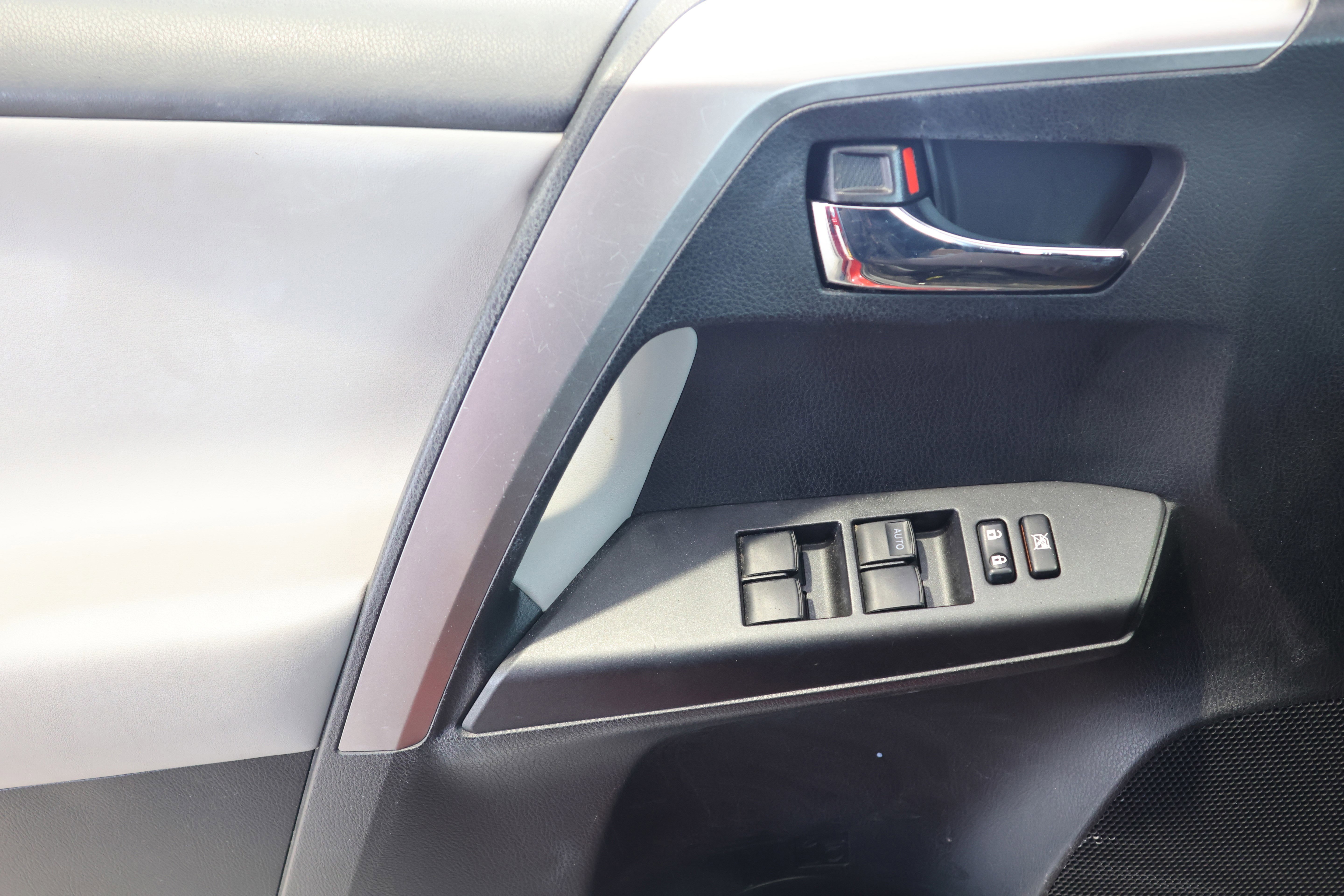 Used 2016 Toyota RAV4 XLE image 12