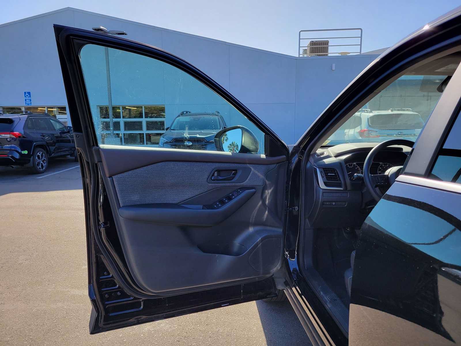 Used 2023 Nissan Rogue S AWD/4WD image 19