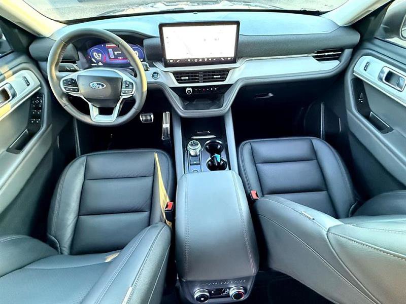 Used 2025 Ford Explorer Active image 34