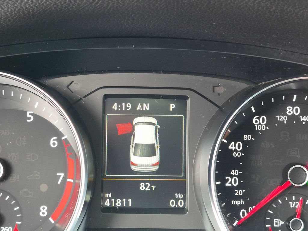 Used 2018 Volkswagen Passat 2.0T SE FWD image 12