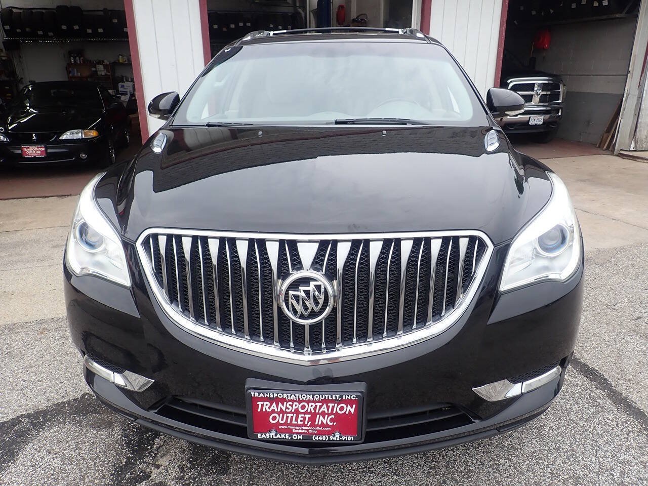 Used 2017 Buick Enclave Convenience FWD image 3