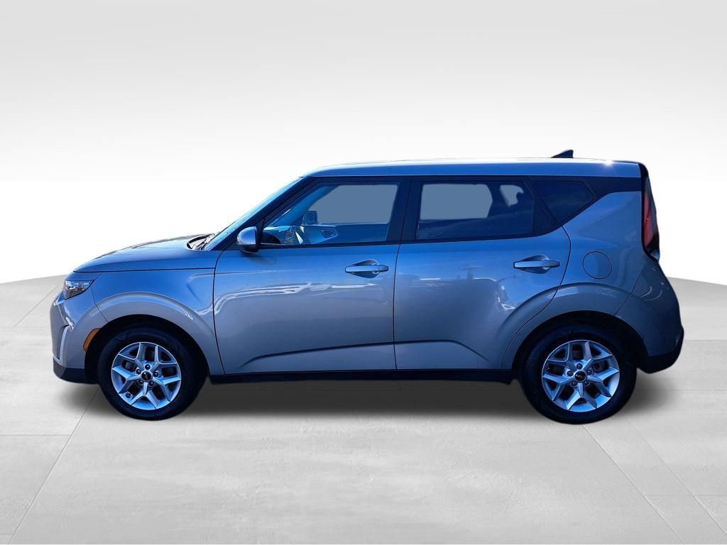 Used 2023 Kia Soul LX w/ Option Group 015 image 2