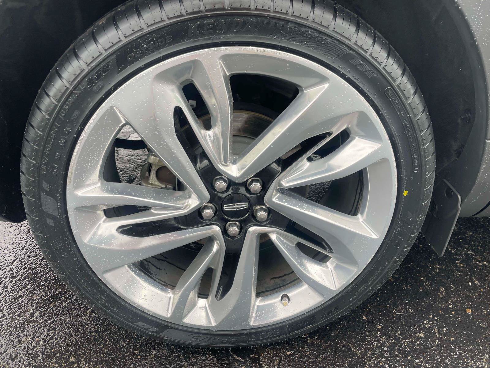 Used 2017 Lincoln MKX Reserve w/ Driver Assistance Package FWD image 10
