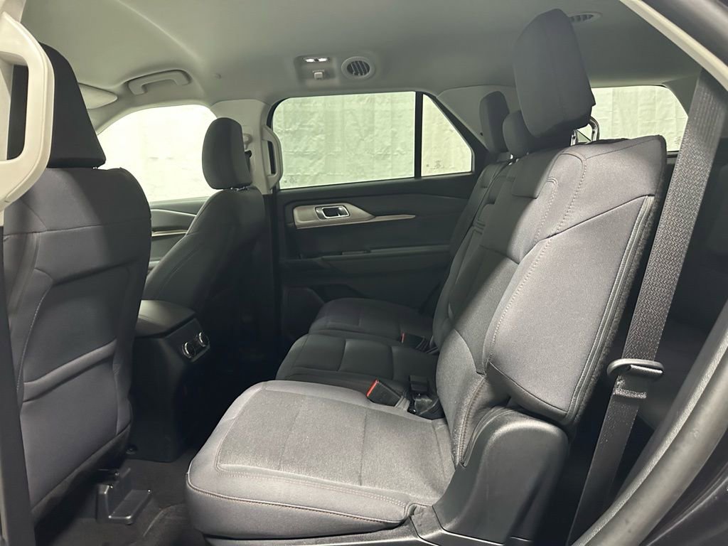 Used 2025 Ford Explorer Active AWD/4WD image 42