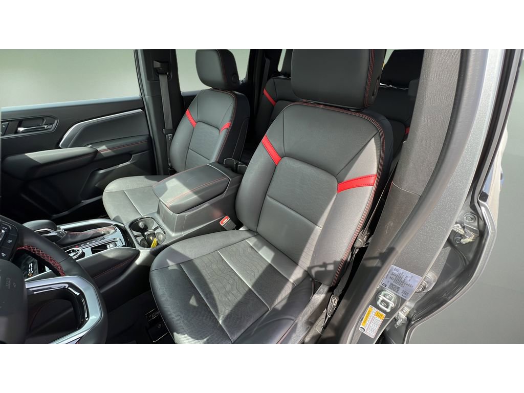 Used 2023 Chevrolet Colorado Z71 w/ Z71 Convenience Package 2 image 24