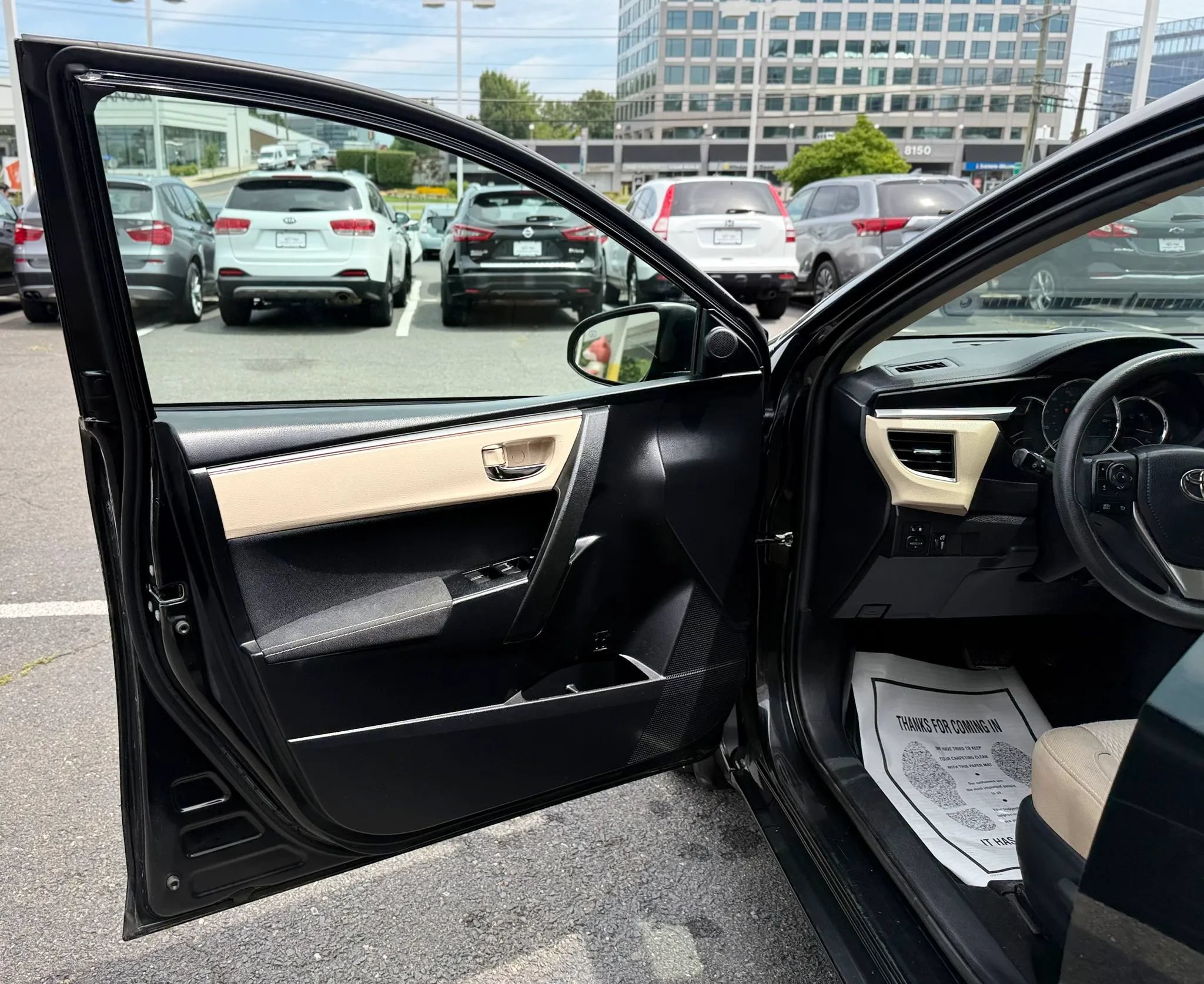 Used 2016 Toyota Corolla LE FWD image 9