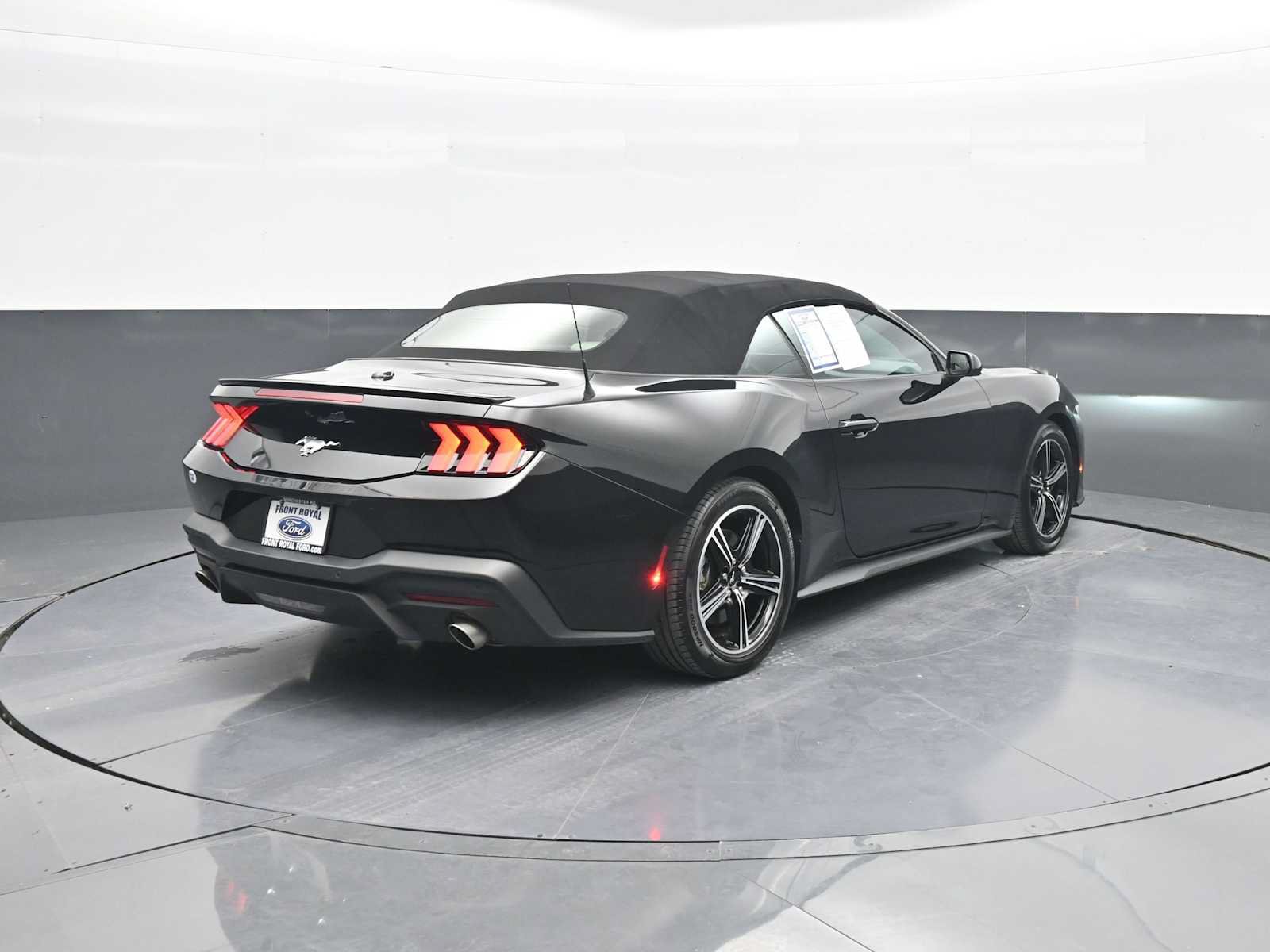 Used 2025 Ford Mustang Premium RWD image 7