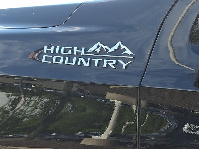 Used 2025 Chevrolet Tahoe High Country AWD/4WD image 36