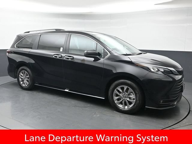 Used 2026 Toyota Sienna XLE AWD/4WD image 9