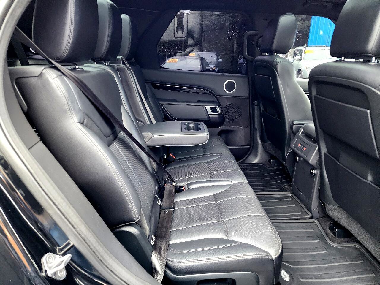 Used 2017 Land Rover Discovery SE image 28