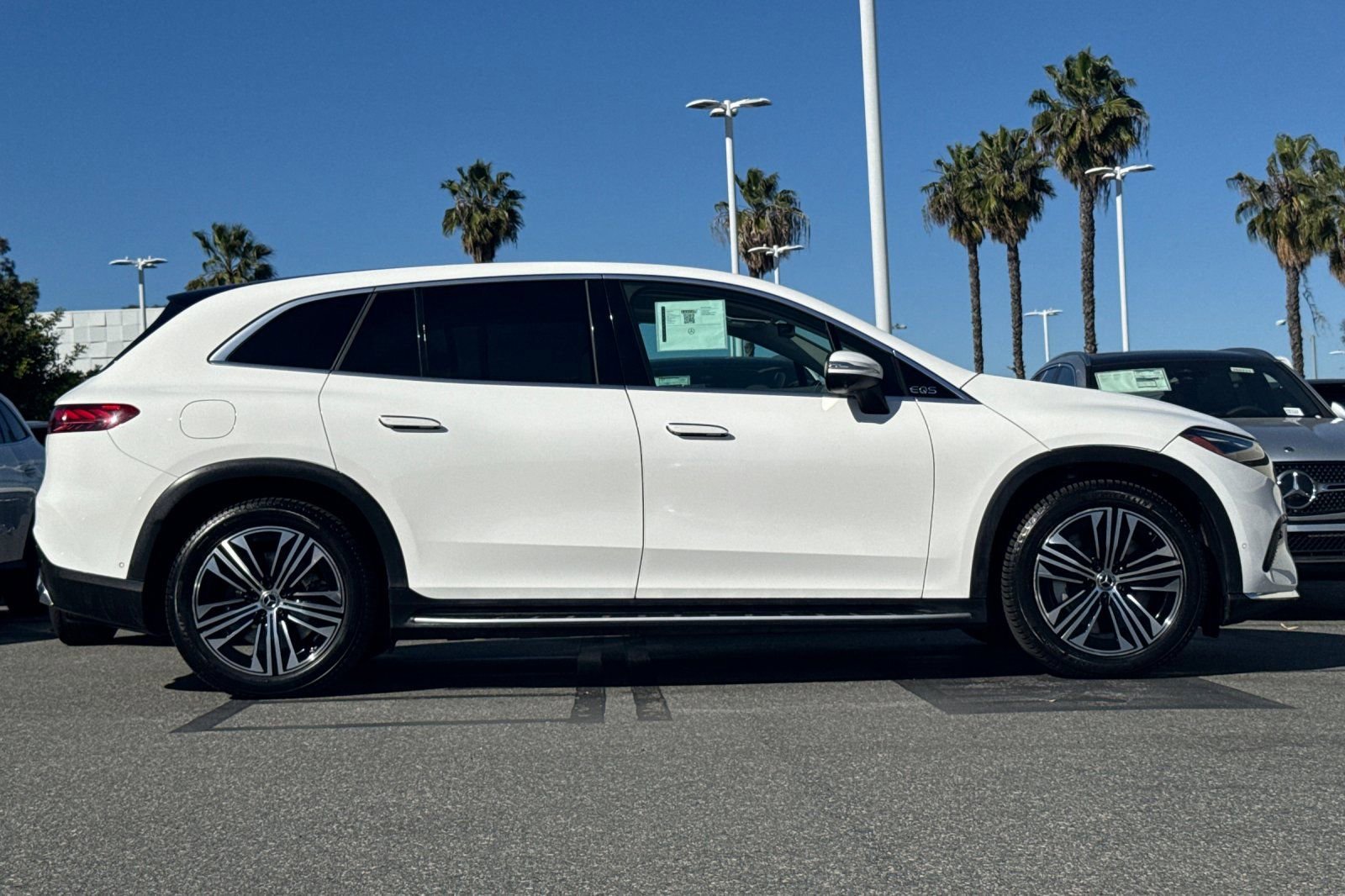 Used 2023 Mercedes-Benz EQS 450+ SUV image 3