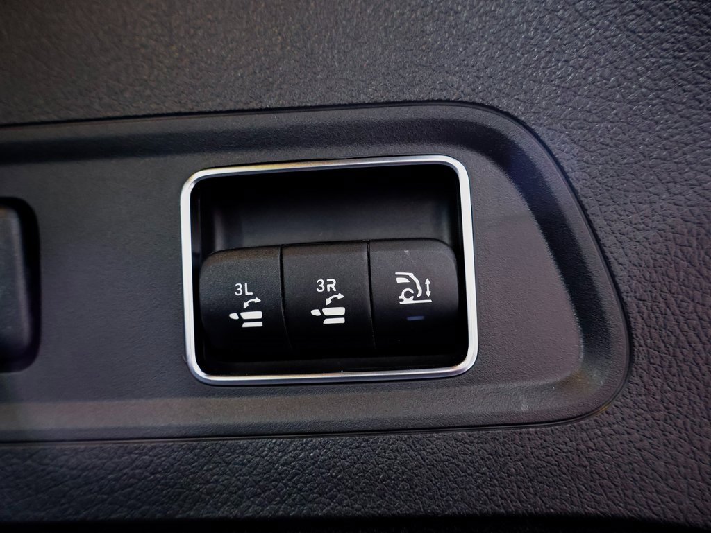 Used 2025 Mercedes-Benz GLS 450 4MATIC image 13