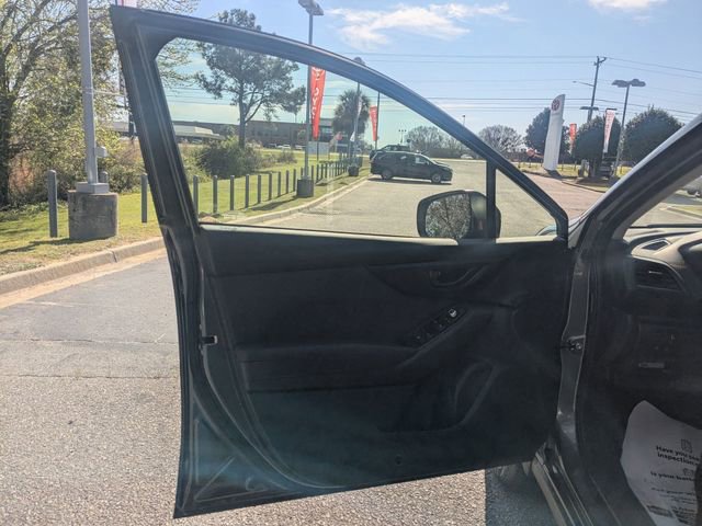 Used 2022 Subaru Crosstrek 2.0i Premium image 11