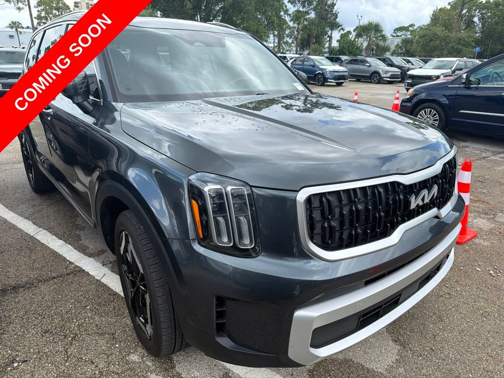 Certified 2024 Kia Telluride EX w/ EX Captain's Chair Package FWD image 3