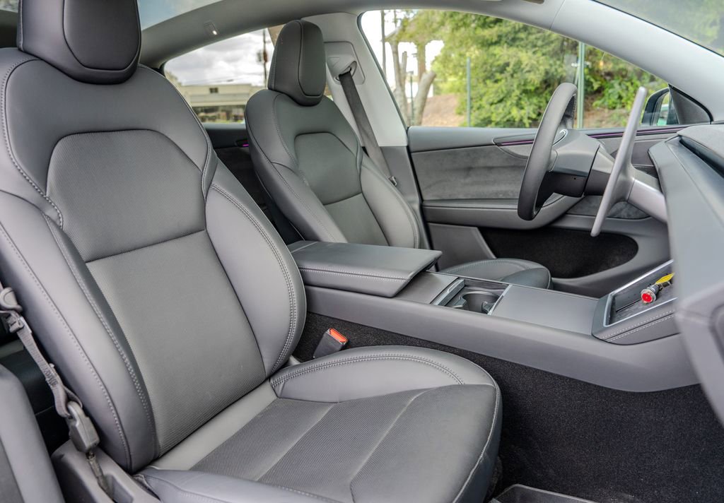 Used 2026 Tesla Model Y Long Range image 19