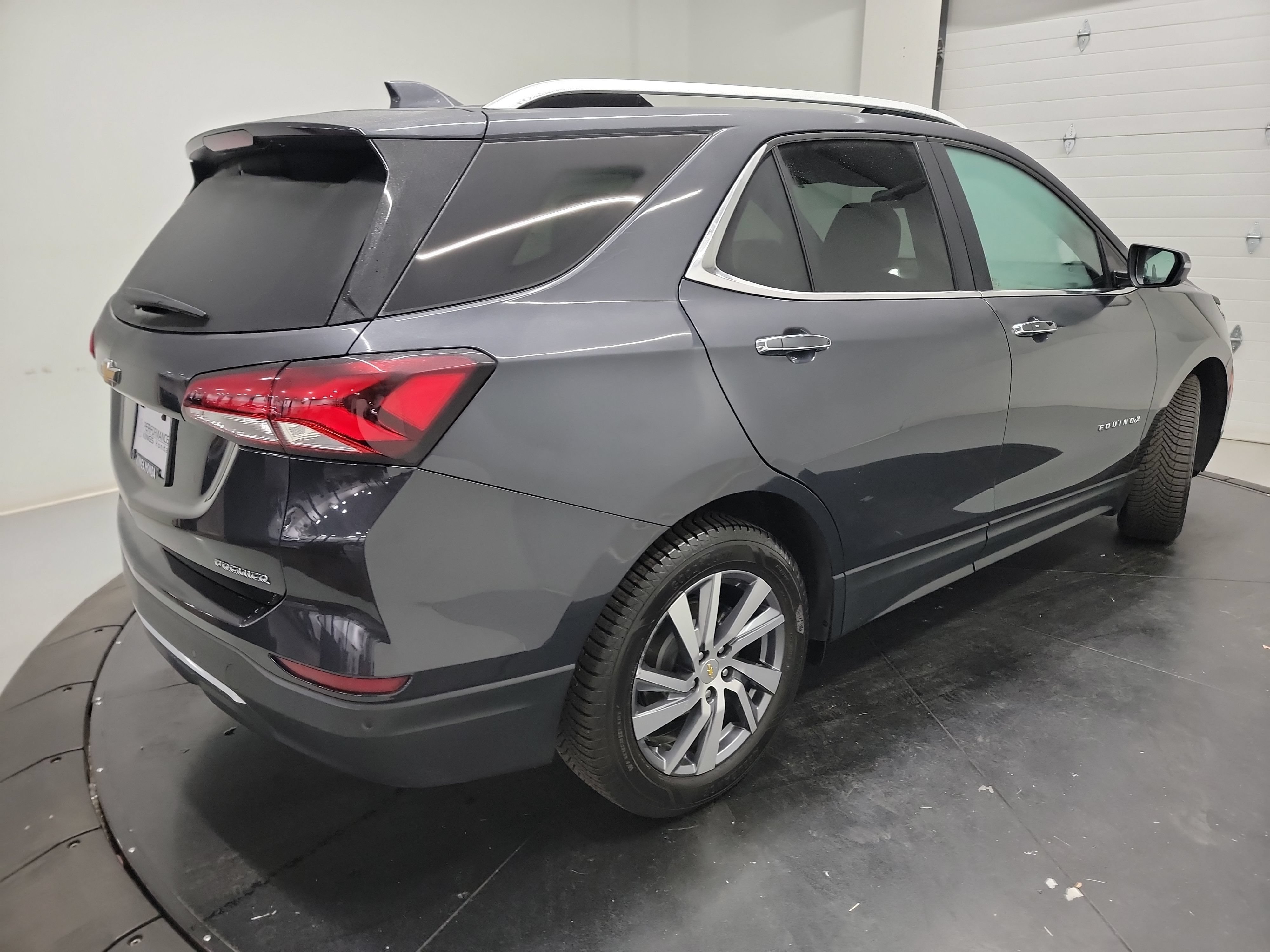 Used 2022 Chevrolet Equinox Premier FWD image 9