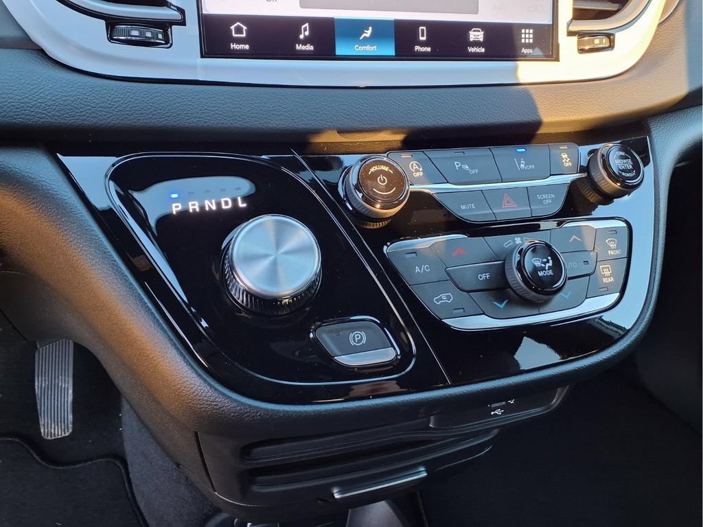 New 2026 Chrysler Voyager LX FWD image 21