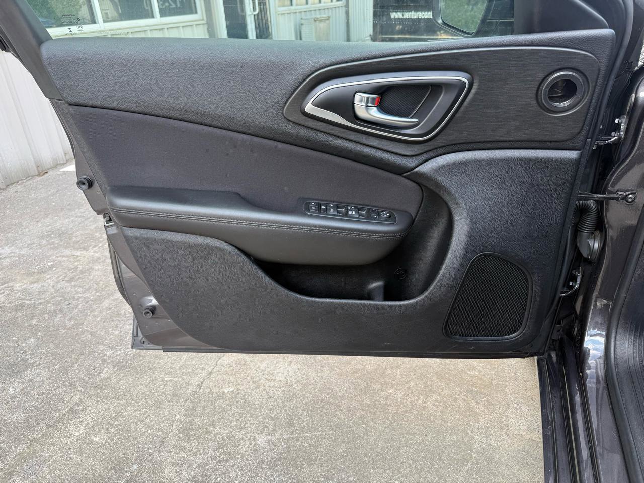 Used 2015 Chrysler 200 Limited w/ Convenience Group image 17