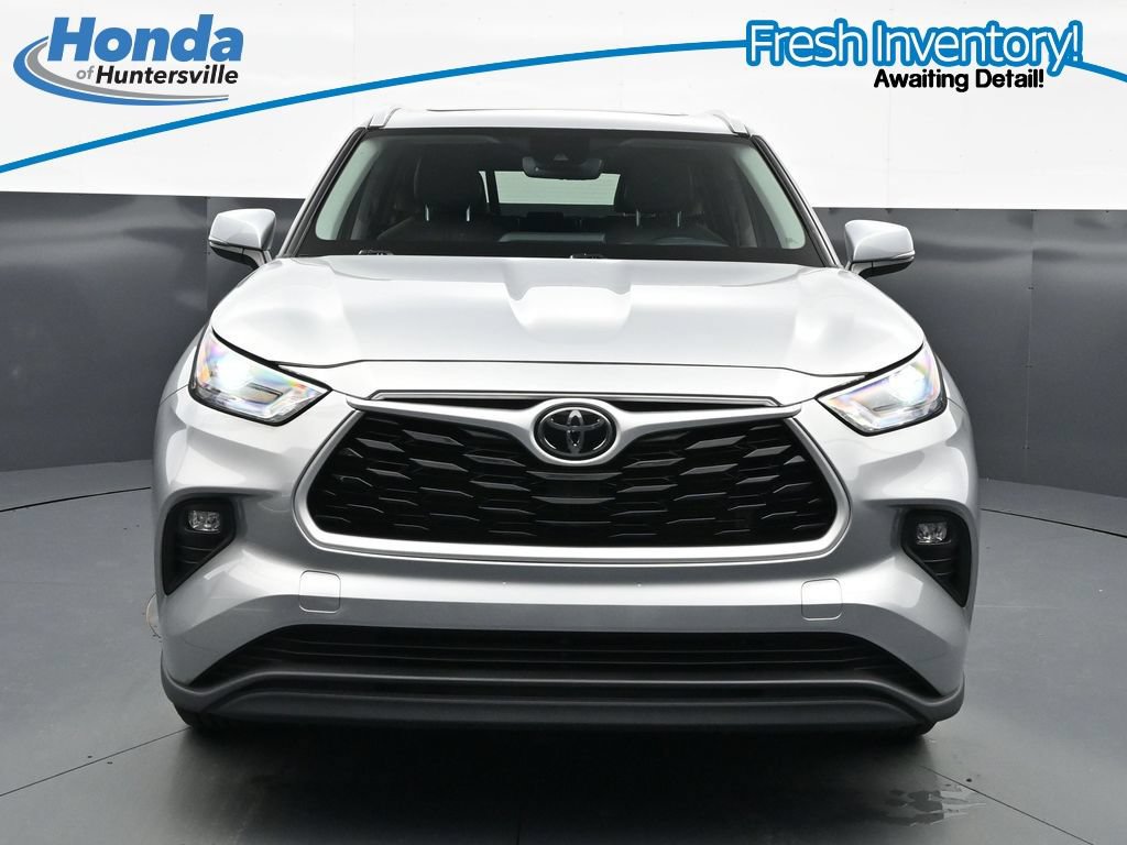 Used 2024 Toyota Highlander XLE FWD image 7