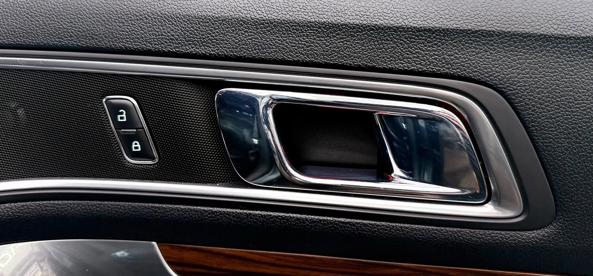 Used 2016 Ford Explorer Limited w/ Equipment Group 301A image 41