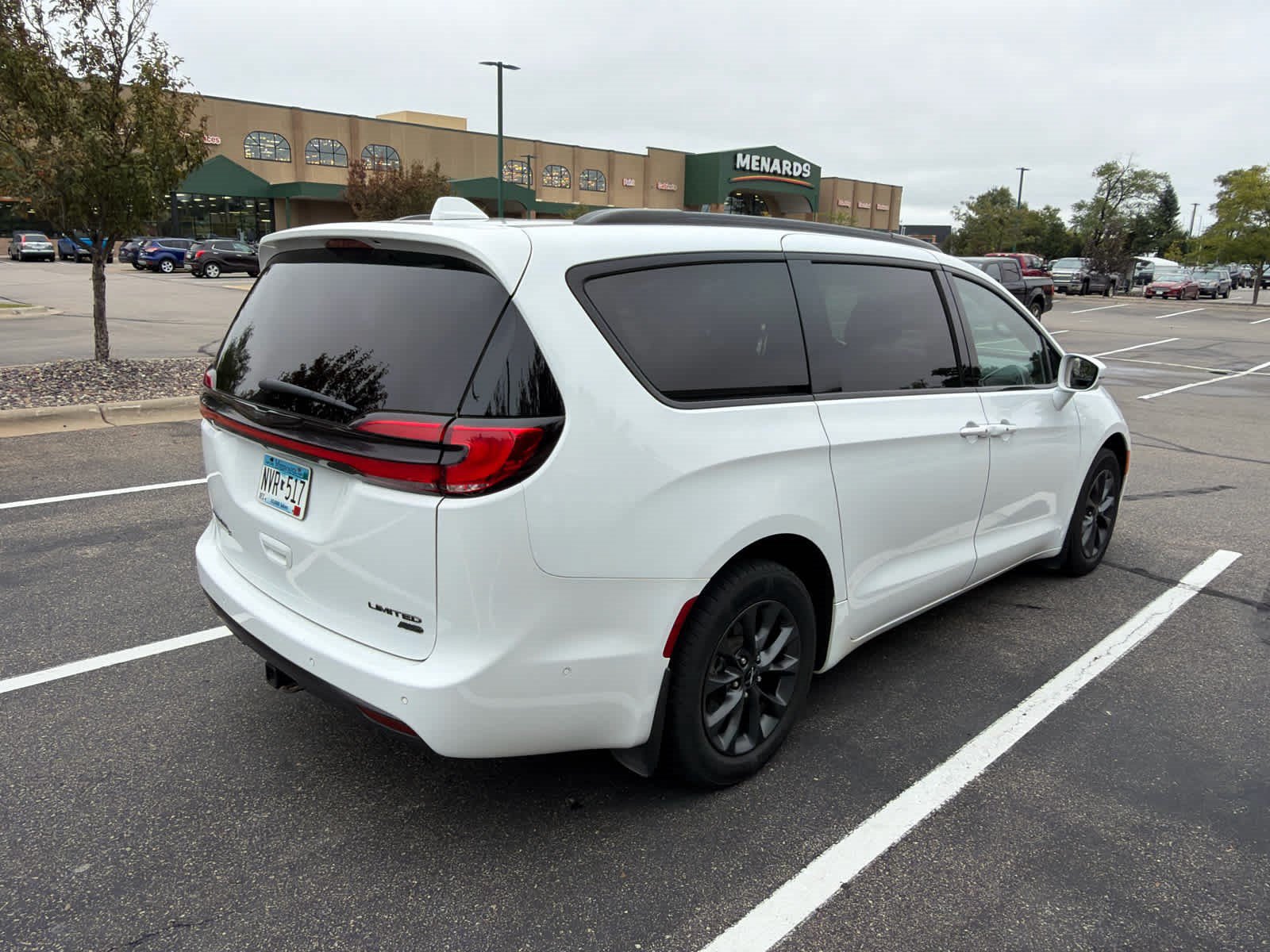 Used 2021 Chrysler Pacifica Limited w/ Uconnect Theater Family Group AWD/4WD image 6