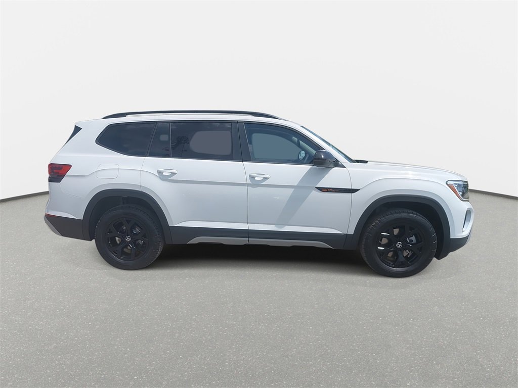 New 2025 Volkswagen Atlas Peak Edition SE image 4