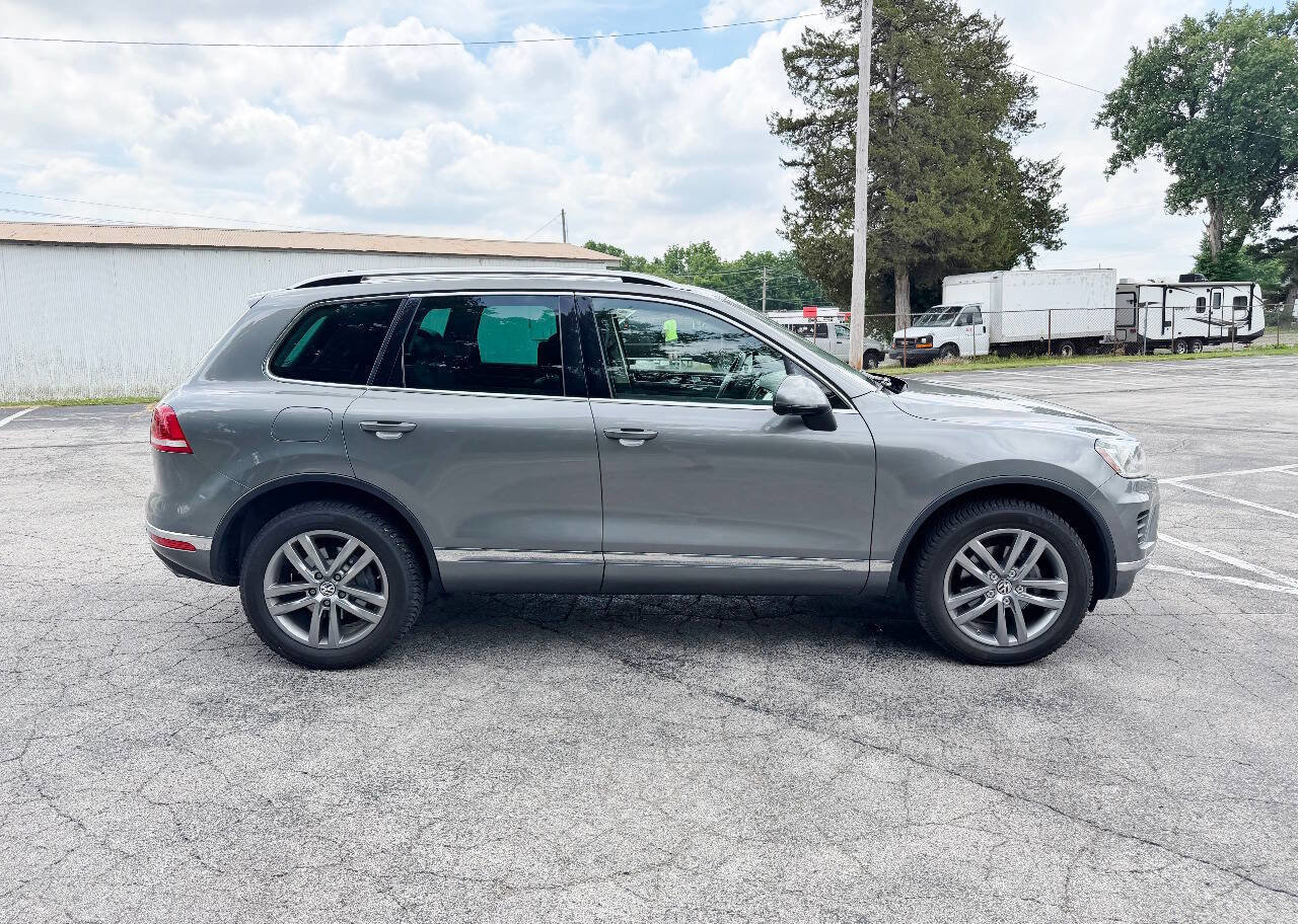 Used 2016 Volkswagen Touareg VR6 AWD/4WD image 4