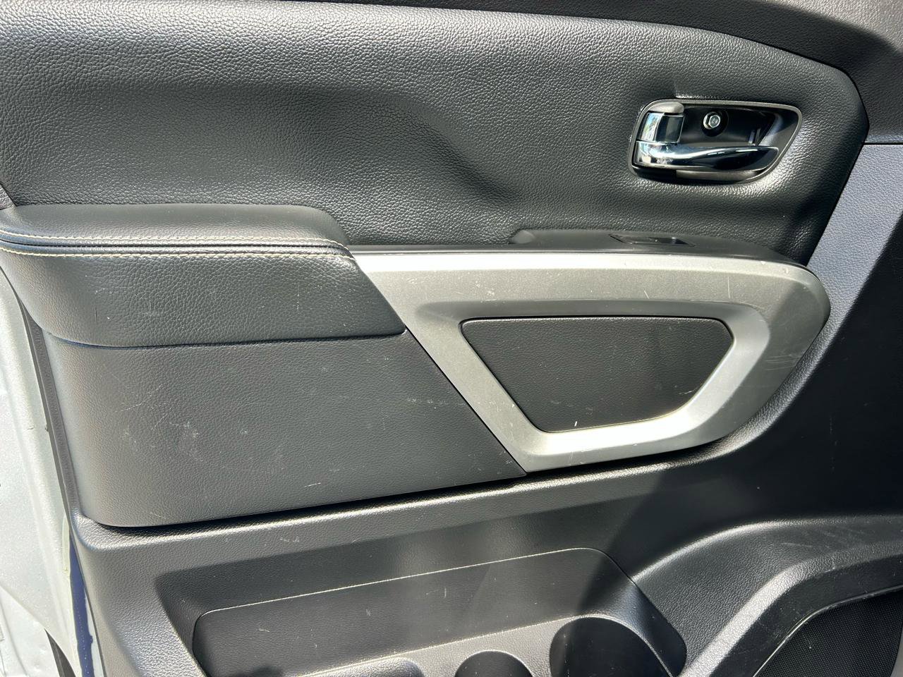 Used 2017 Nissan Titan PRO-4X image 15