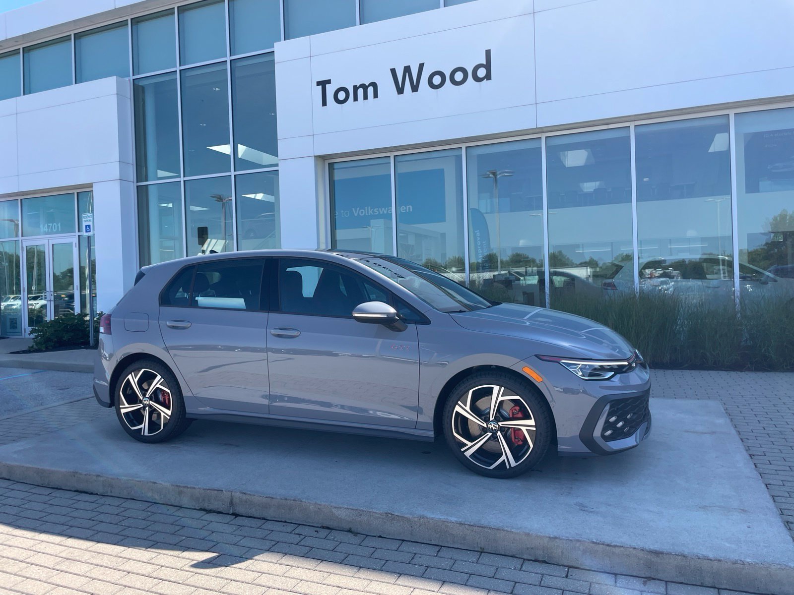 New 2026 Volkswagen GTI SE FWD image 2