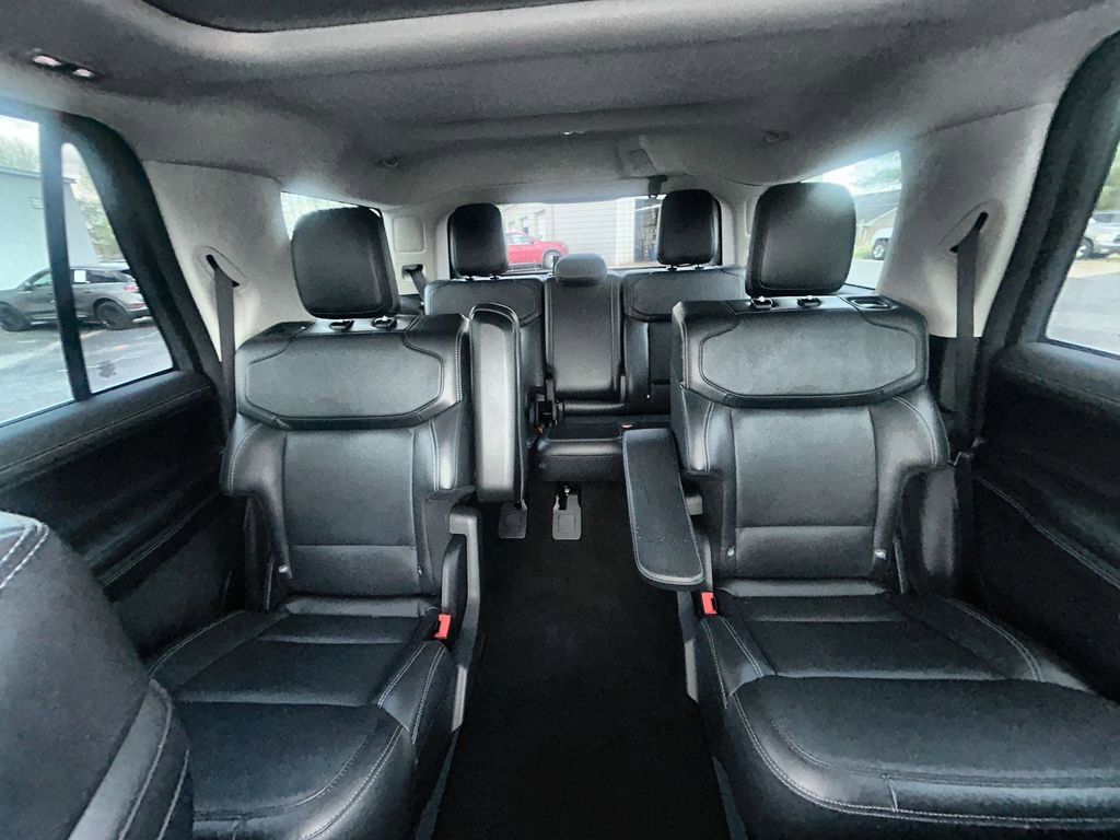 Used 2025 Ford Expedition Platinum image 29