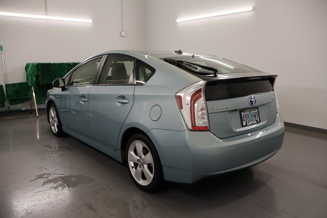Used 2015 Toyota Prius Five image 4