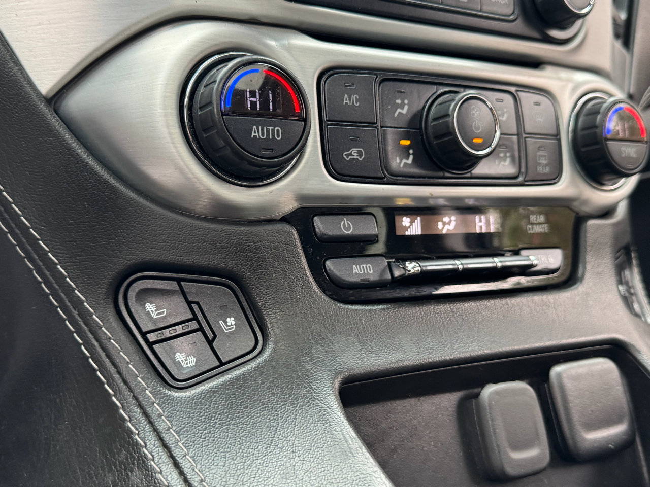 Used 2019 GMC Yukon XL SLT image 28