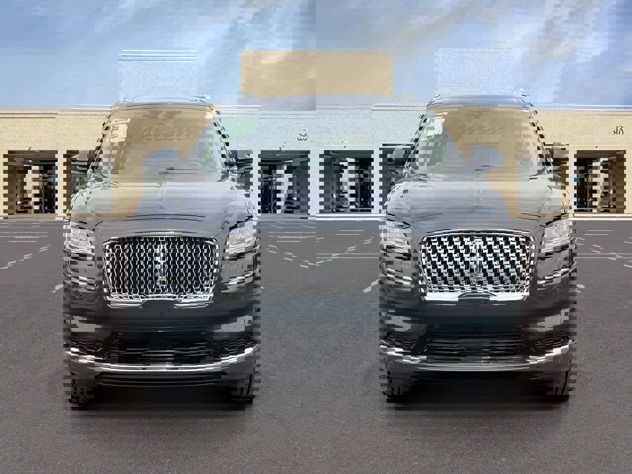 Used 2023 Lincoln Nautilus Reserve w/ Equipment Group 201A image 2