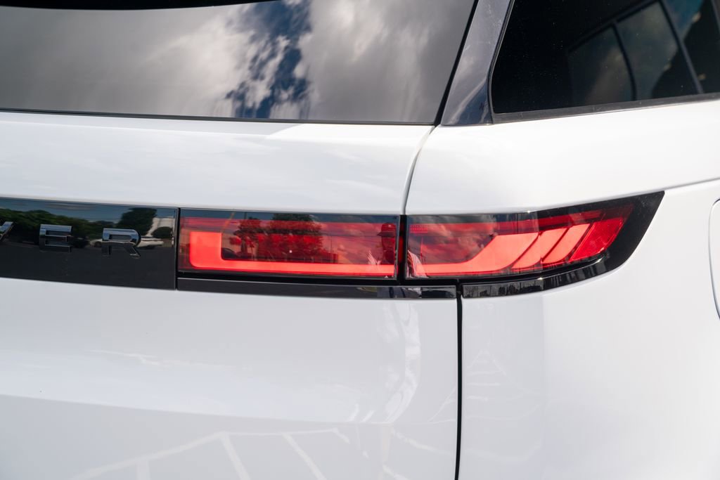 Used 2025 Land Rover Range Rover Sport Dynamic SE AWD/4WD image 14