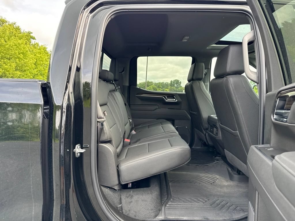Used 2026 Chevrolet Silverado 1500 LT Trail Boss w/ LT Trail Boss Premium Package AWD/4WD image 12
