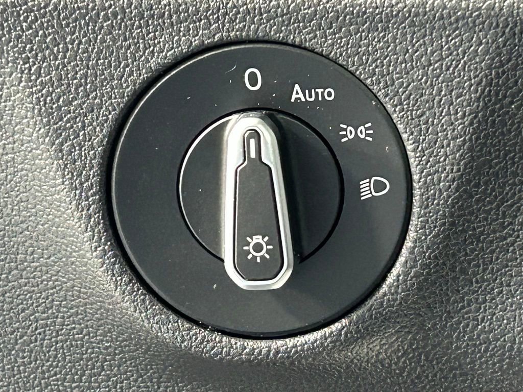 Used 2021 Volkswagen Jetta SE w/ SE Cold Weather Package FWD image 26
