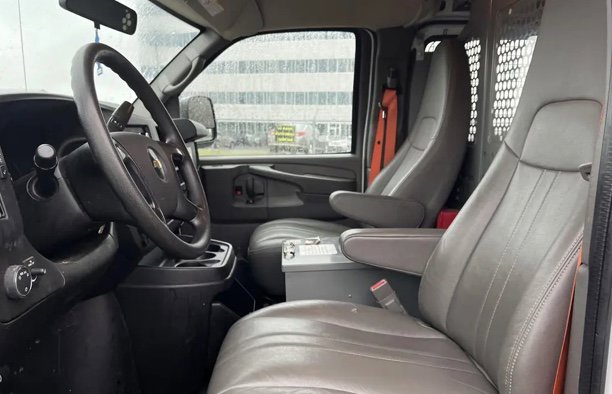 Used 2015 Chevrolet Express 2500 RWD image 11