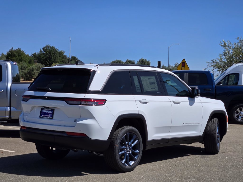 New 2026 Jeep Grand Cherokee Limited AWD/4WD image 2