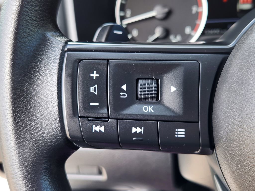 Used 2024 Nissan Rogue S image 20