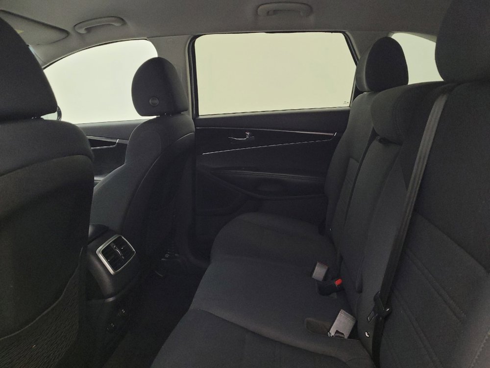 Used 2020 Kia Sorento LX image 18