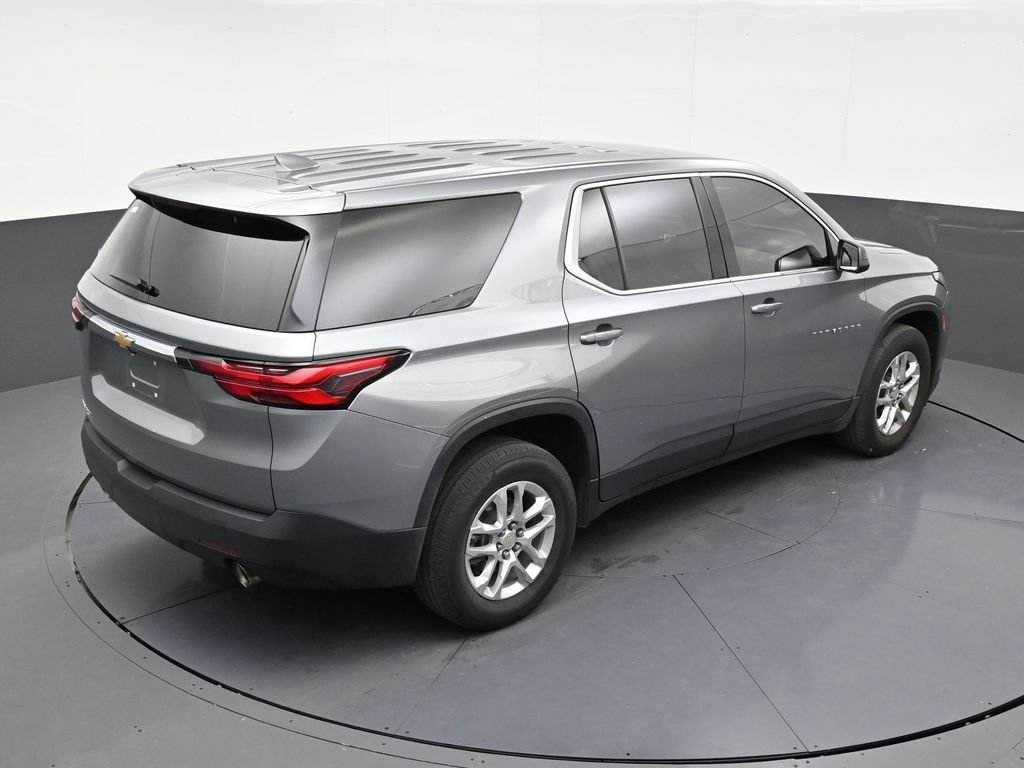 Used 2023 Chevrolet Traverse LS FWD image 16