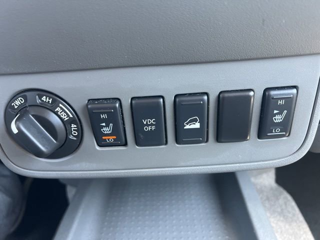 Used 2011 Nissan Frontier SL w/ Moonroof Pkg AWD/4WD image 14