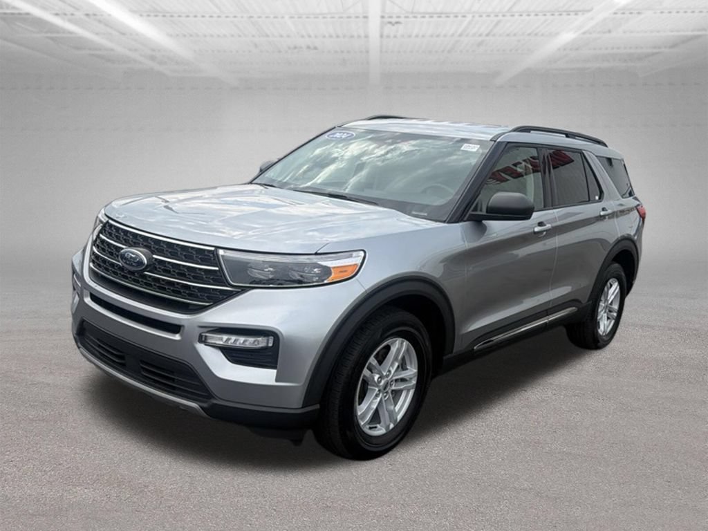 Used 2024 Ford Explorer XLT w/ Equipment Group 202A AWD/4WD image 4