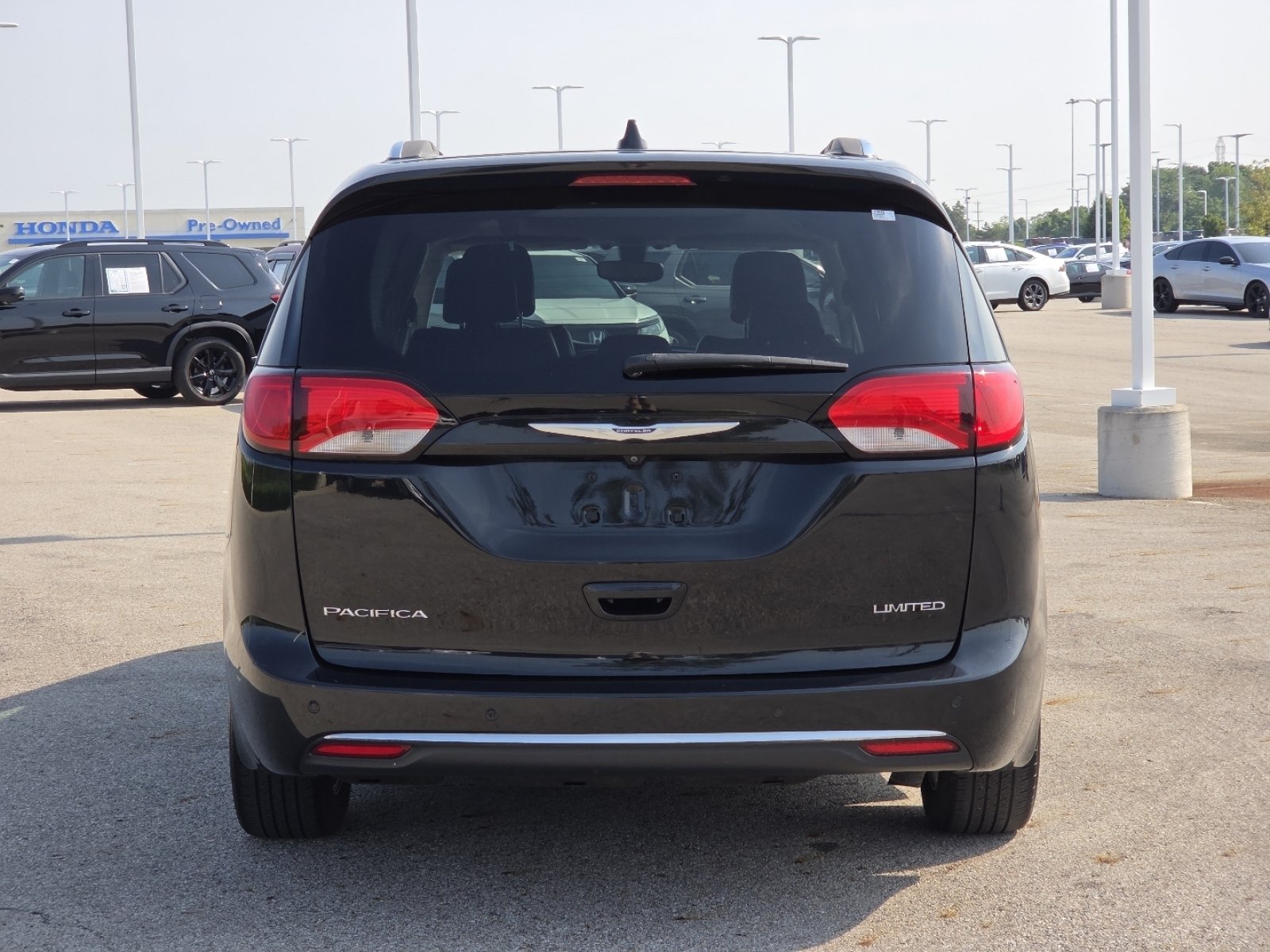 Used 2020 Chrysler Pacifica Limited FWD image 18